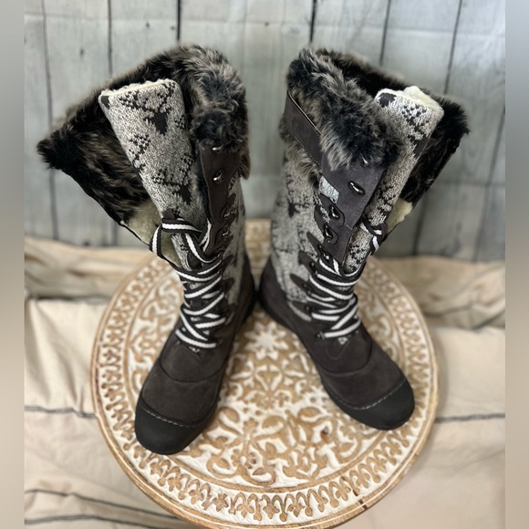Muk Luks Woman’s Gwen Snowboots | Sz 7 - Picture 3 of 15